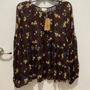 Bundle for Roberta NWT Natural Life Size Medium Top & Nike Sneakers